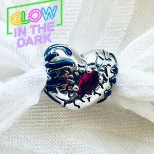💖 NWOT Glow-in-the-Dark Heart Charm – Stranger Things ✨